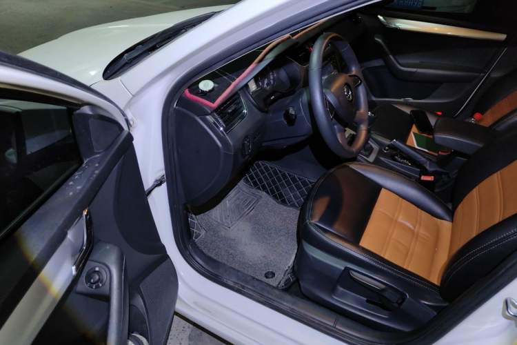 Used Skoda Octavia 2015 1.6L Manual Yijie Edition Driver Seat