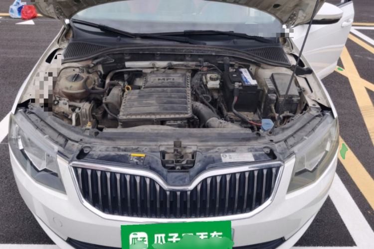 Used Skoda Octavia 2015 1.6L Automatic Yijun Edition Engine Bay