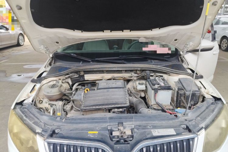 Used Skoda Octavia 2015 1.6L Manual Yijie Edition Engine Bay