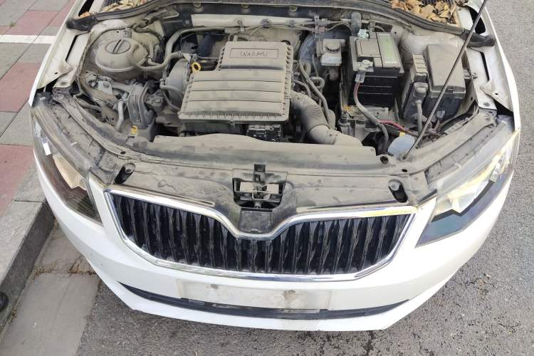 Used Skoda Octavia 2015 1.6L Manual Eado Edition Engine Bay