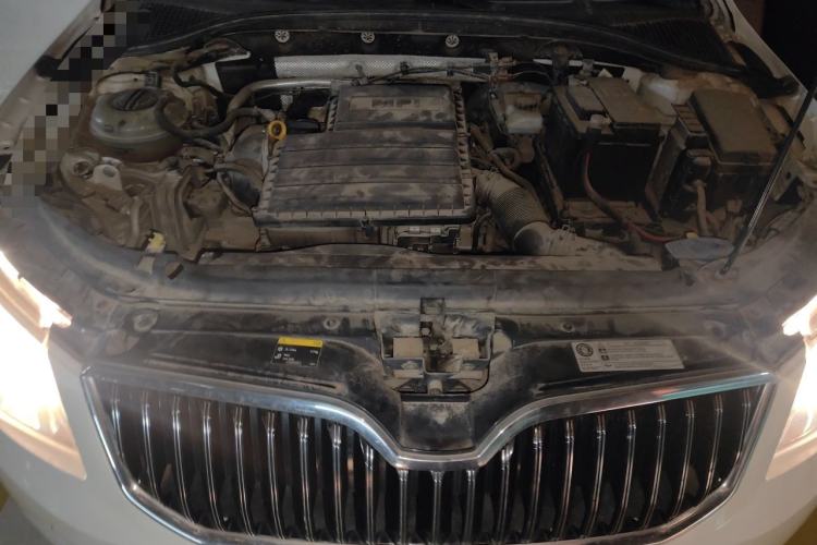 Used Skoda Octavia 2015 1.6L Manual Yijun Edition Engine Bay