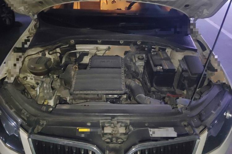 Used Skoda Octavia 2015 1.6L Automatic Eado Edition Engine Bay