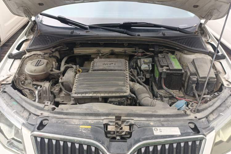Used Skoda Octavia 2015 1.6L Automatic Yijie Edition Engine Bay
