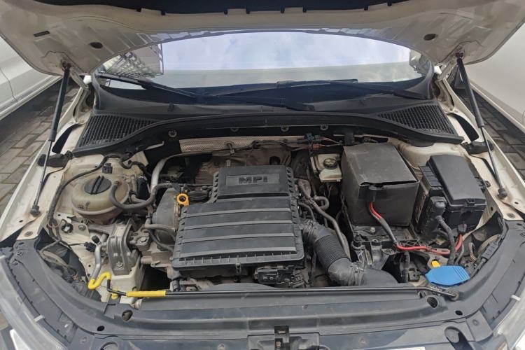 Used Skoda Octavia 2015 1.6L Manual Yijun Edition Engine Bay