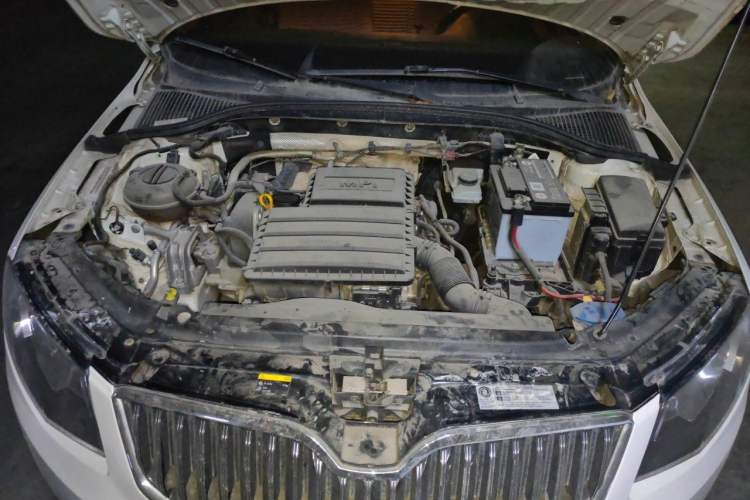Used Skoda Octavia 2015 1.6L Manual Yijun Edition Engine Bay