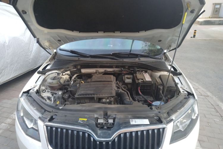 Used Skoda Octavia 2015 1.6L Manual Yijie Edition Engine Bay