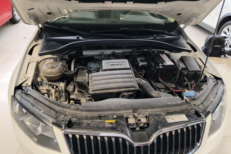 Used Skoda Octavia 2015 1.6L Automatic Yijun Edition Engine Bay