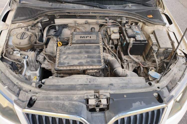 Used Skoda Octavia 2015 1.6L Automatic Yijie Edition Engine Bay