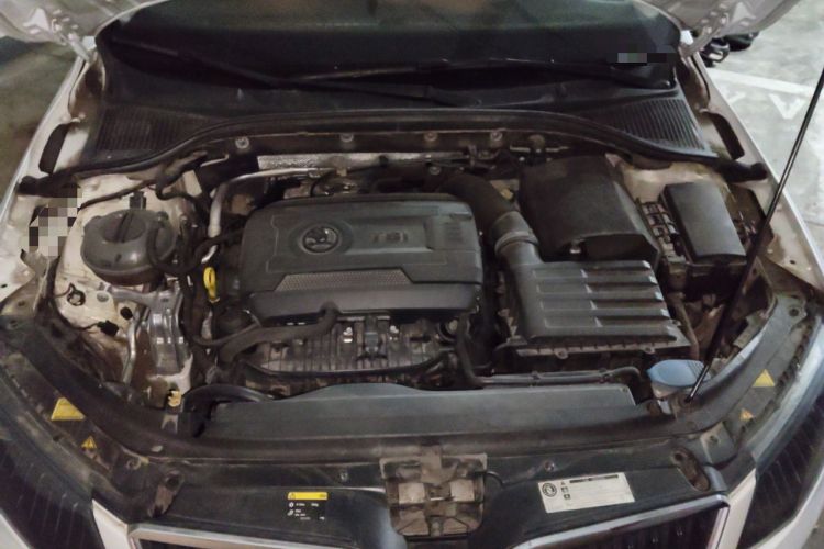 Used Skoda Octavia 2015 1.8T Yizhen Travel Edition Engine Bay