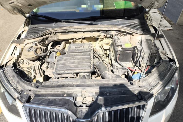 Used Skoda Octavia 2015 1.6L Automatic Yijun Edition Engine Bay