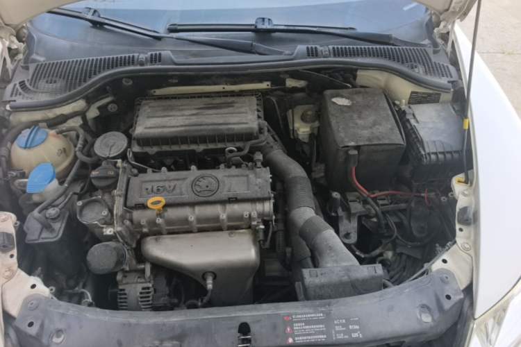 Used Skoda Octavia 2015 Classic Model 1.6L Automatic Yijie Version Engine Bay