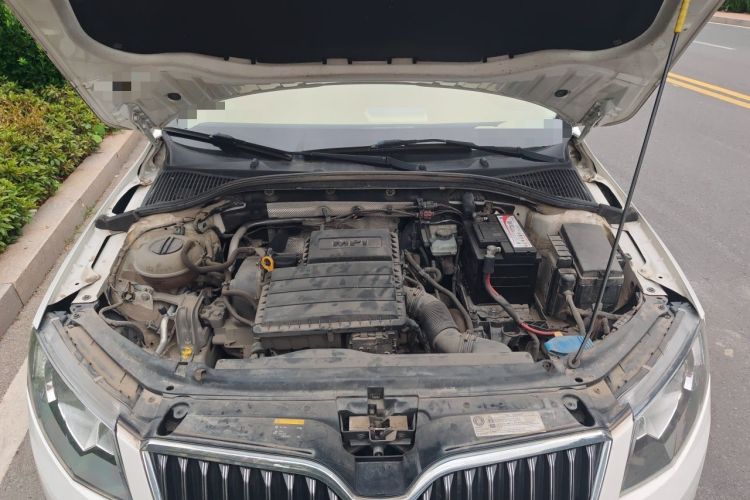 Used Skoda Octavia 2015 1.6L Automatic Yijie Edition Engine Bay