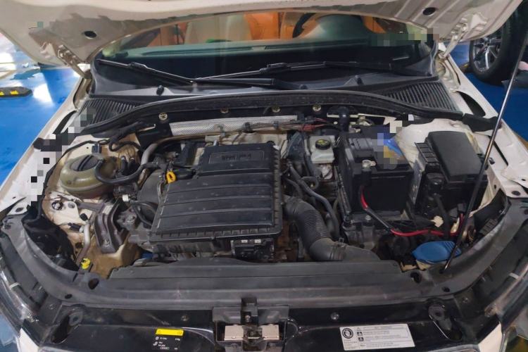 Used Skoda Octavia 2015 1.6L Manual Yijun Edition Engine Bay