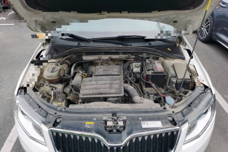 Used Skoda Octavia 2015 1.6L Automatic Yijun Edition Engine Bay