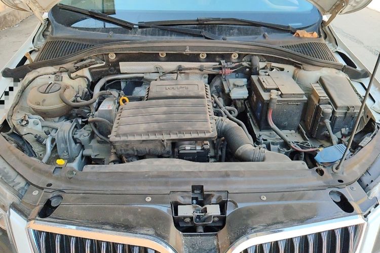 Used Skoda Octavia 2015 1.6L Manual Yijie Edition Engine Bay