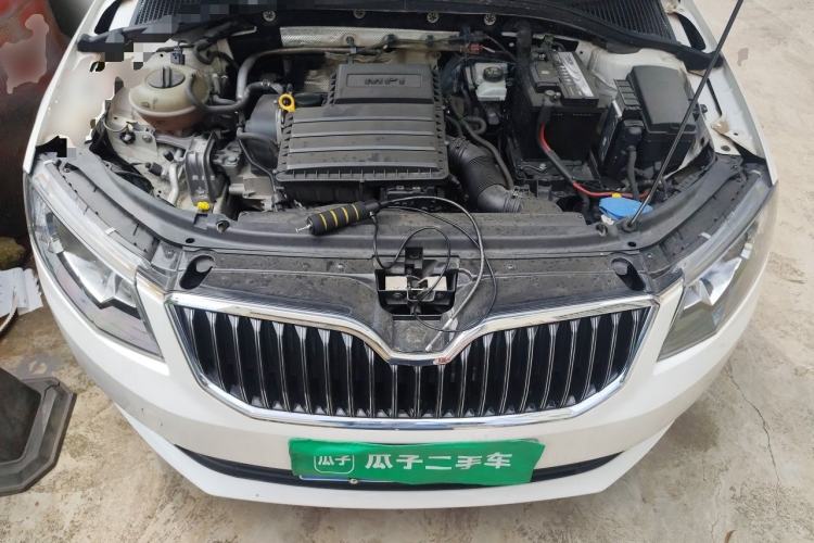 Used Skoda Octavia 2015 1.6L Automatic Yijie Edition Engine Bay