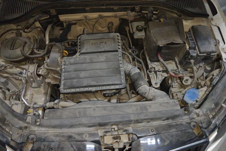 Used Skoda Octavia 2015 1.6L Manual Yijie Edition Engine Bay