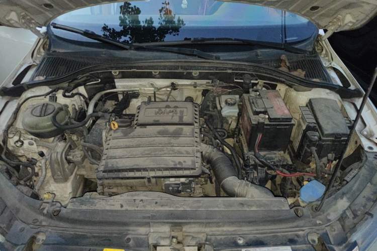 Used Skoda Octavia 2015 1.6L Automatic Yijie Edition Engine Bay