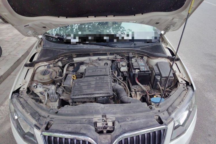 Used Skoda Octavia 2015 1.6L Automatic Yijun Edition Engine Bay