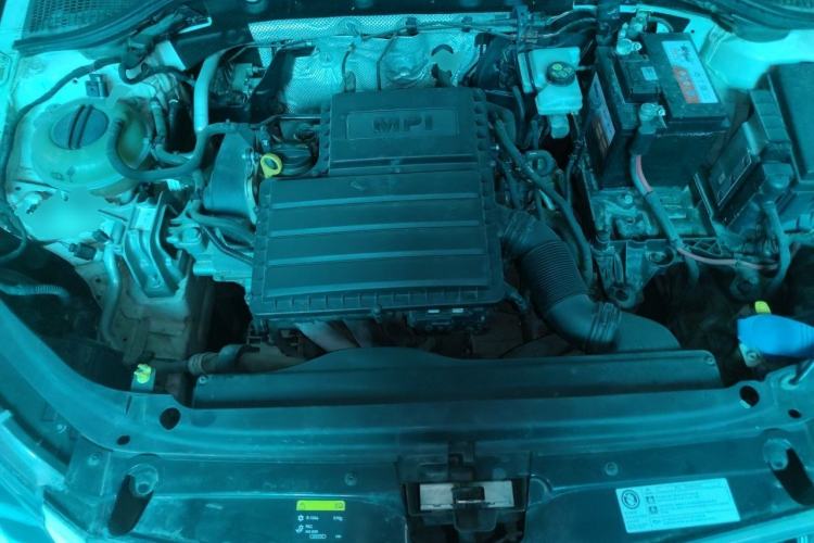 Used Skoda Octavia 2015 1.6L Automatic Yijie Edition Engine Bay