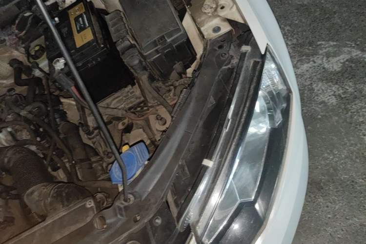 Used Skoda Octavia 2015 1.6L Automatic Yijun Edition Engine Bay Left