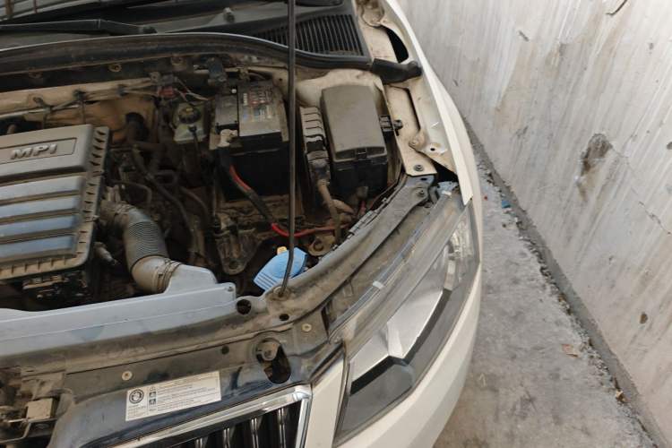 Used Skoda Octavia 2015 1.6L Automatic Yijun Edition Engine Bay Left