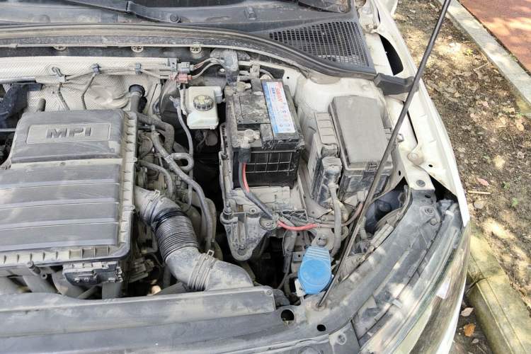 Used Skoda Octavia 2015 1.6L Manual Yijun Edition Engine Bay Left