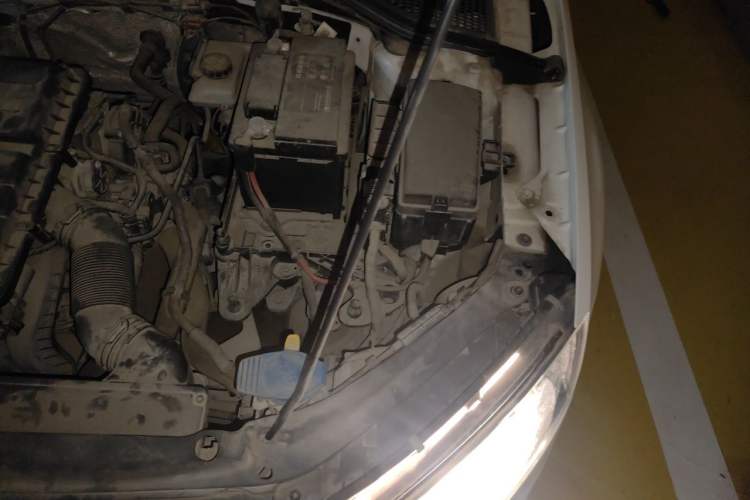 Used Skoda Octavia 2015 1.6L Manual Yijun Edition Engine Bay Left