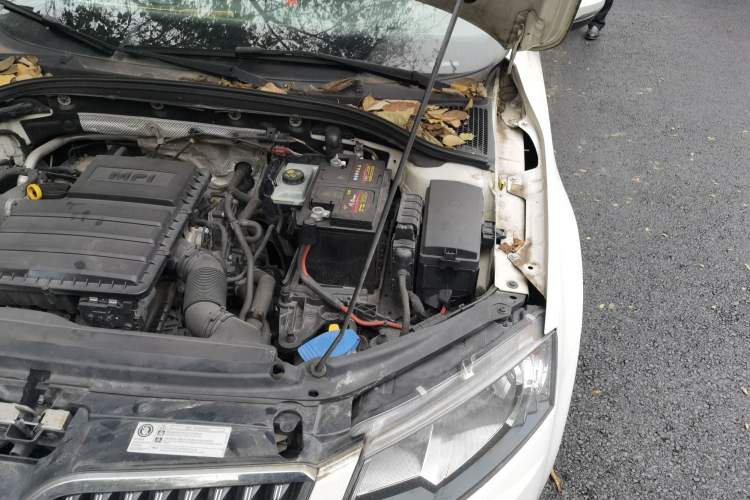 Used Skoda Octavia 2015 1.6L Manual Yijun Edition Engine Bay Left