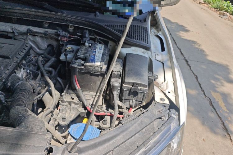 Used Skoda Octavia 2015 1.6L Automatic Yijie Edition Engine Bay Left