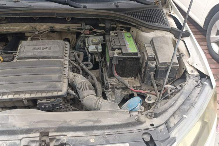 Used Skoda Octavia 2015 1.6L Automatic Yijie Edition Engine Bay Left