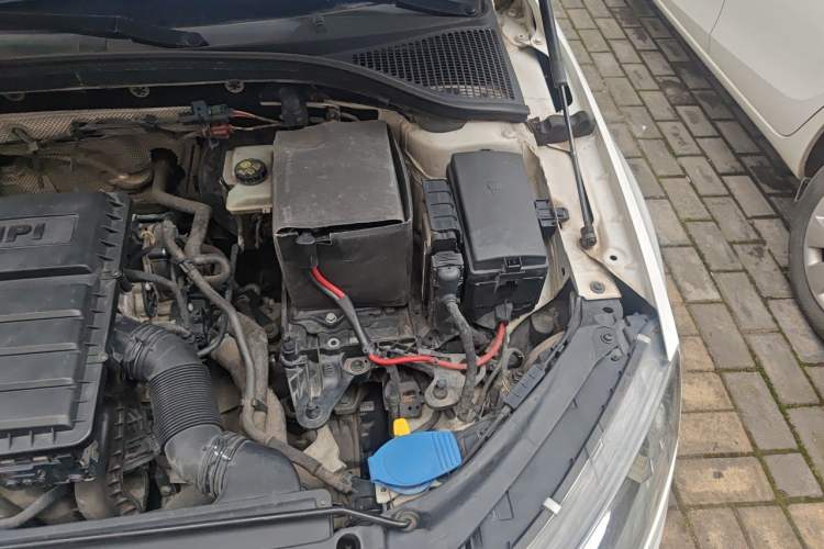 Used Skoda Octavia 2015 1.6L Manual Yijun Edition Engine Bay Left