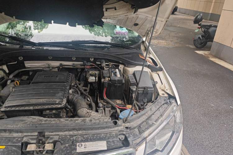 Used Skoda Octavia 2015 1.6L Automatic Yijie Edition Engine Bay Left