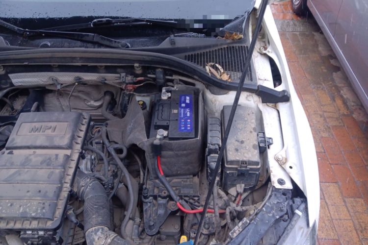Used Skoda Octavia 2015 1.6L Automatic Yijun Edition Engine Bay Left