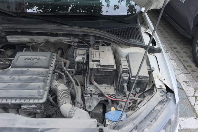 Used Skoda Octavia 2015 1.6L Automatic Yijun Edition Engine Bay Left