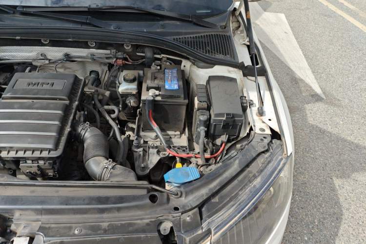Used Skoda Octavia 2015 1.6L Manual Yijun Edition Engine Bay Left