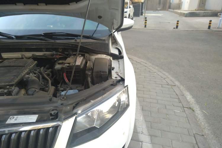 Used Skoda Octavia 2015 1.6L Manual Yijie Edition Engine Bay Left