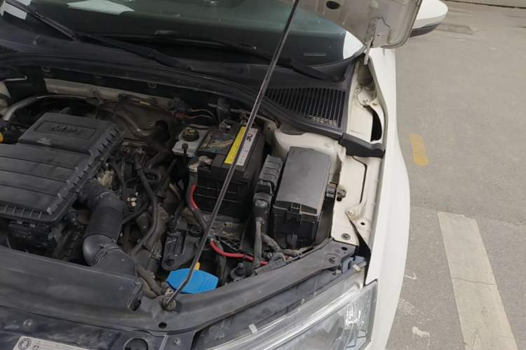 Used Skoda Octavia 2015 1.6L Automatic Yijun Edition Engine Bay Left