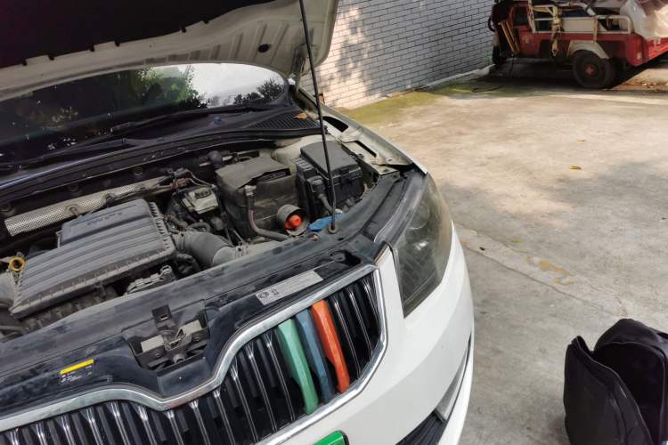 Used Skoda Octavia 2015 1.6L Automatic Yijie Edition Engine Bay Left