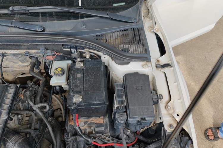 Used Skoda Octavia 2015 1.6L Automatic Yijie Edition Engine Bay Left
