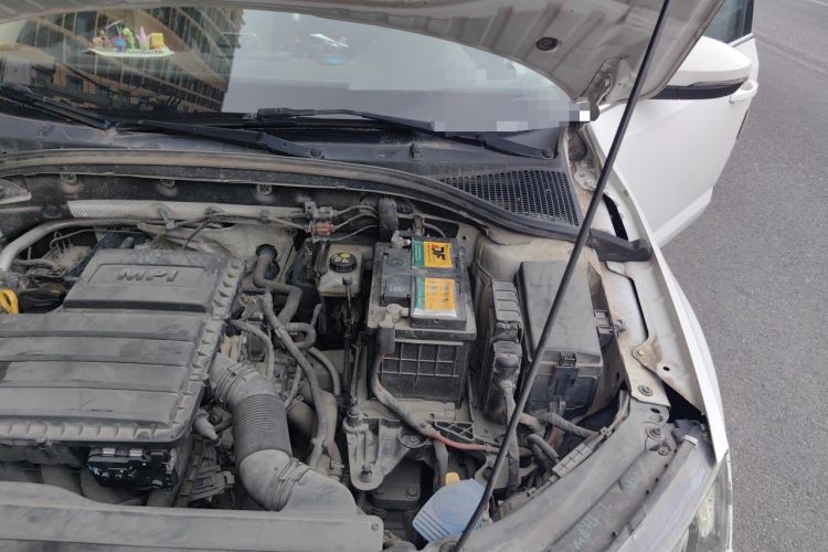 Used Skoda Octavia 2015 1.6L Automatic Eado Edition Engine Bay Left