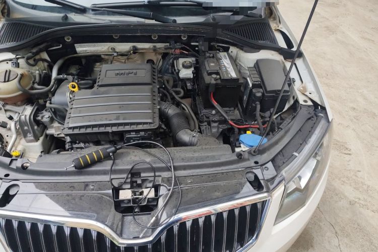 Used Skoda Octavia 2015 1.6L Automatic Yijie Edition Engine Bay Left