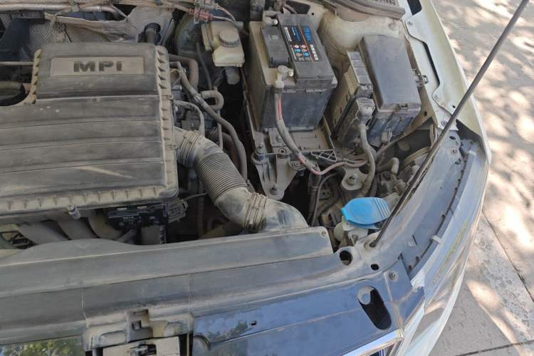 Used Skoda Octavia 2015 1.6L Manual Yijie Edition Engine Bay Left