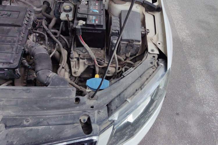 Used Skoda Octavia 2015 1.6L Automatic Yijun Edition Engine Bay Left
