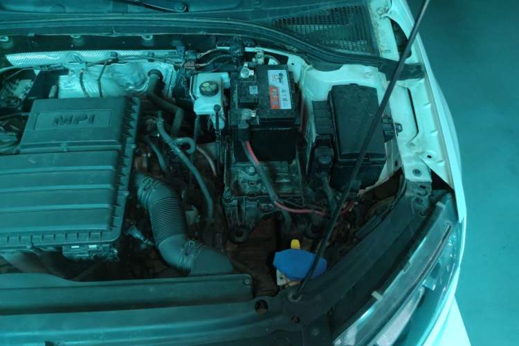 Used Skoda Octavia 2015 1.6L Automatic Yijie Edition Engine Bay Left