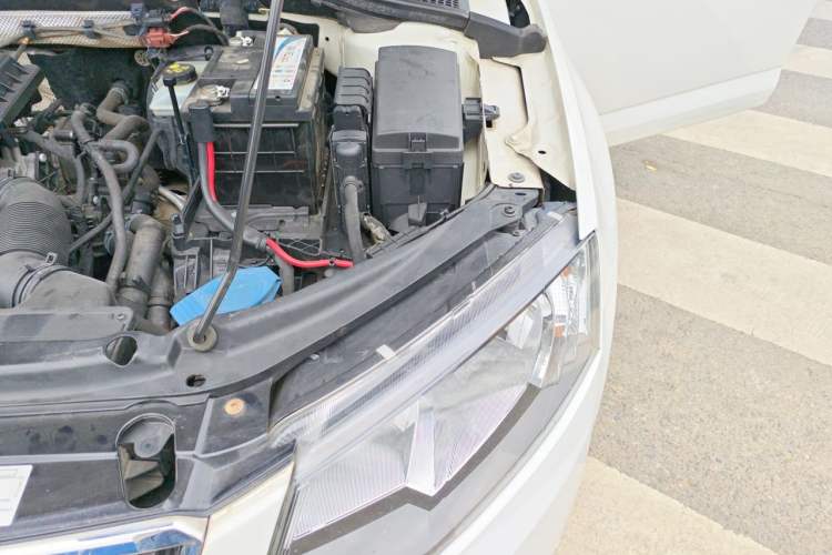 Used Skoda Octavia 2015 1.6L Automatic Yijie Edition Engine Bay Left