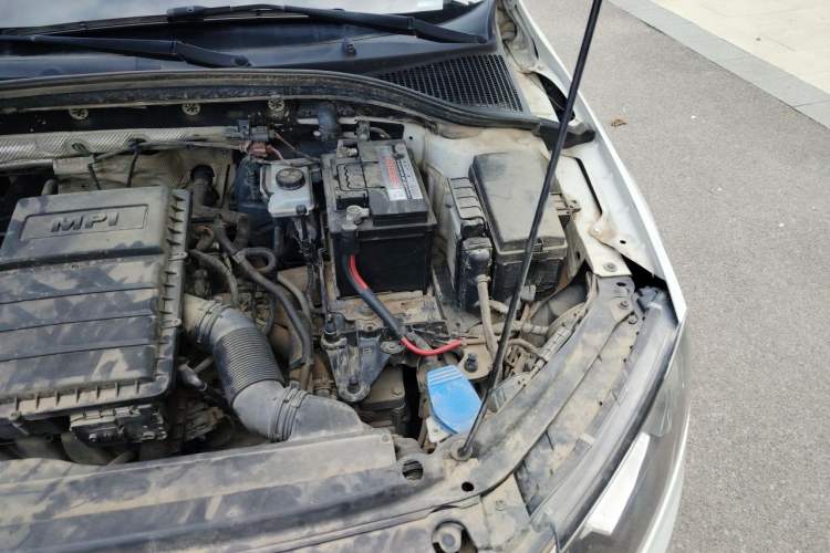 Used Skoda Octavia 2015 1.6L Automatic Yijun Edition Engine Bay Left