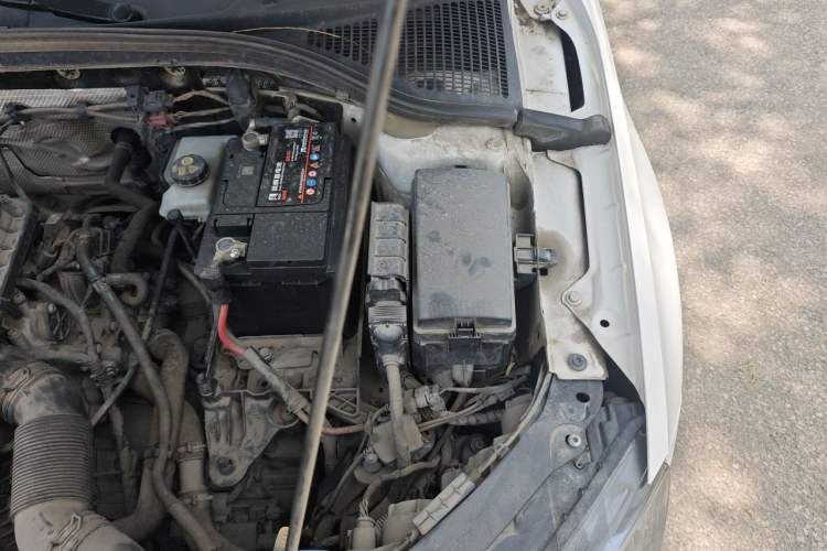 Used Skoda Octavia 2015 1.6L Automatic Yijun Edition Engine Bay Left