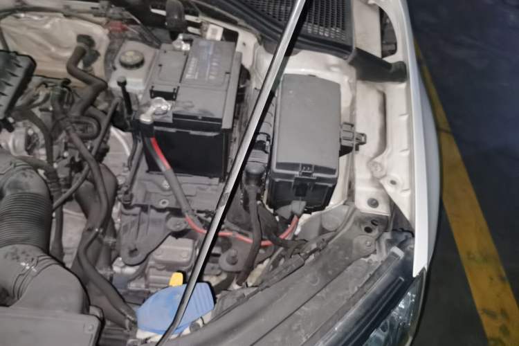 Used Skoda Octavia 2015 1.6L Automatic Yijie Edition Engine Bay Left
