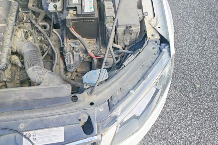 Used Skoda Octavia 2015 1.6L Automatic Yijie Edition Engine Bay Left